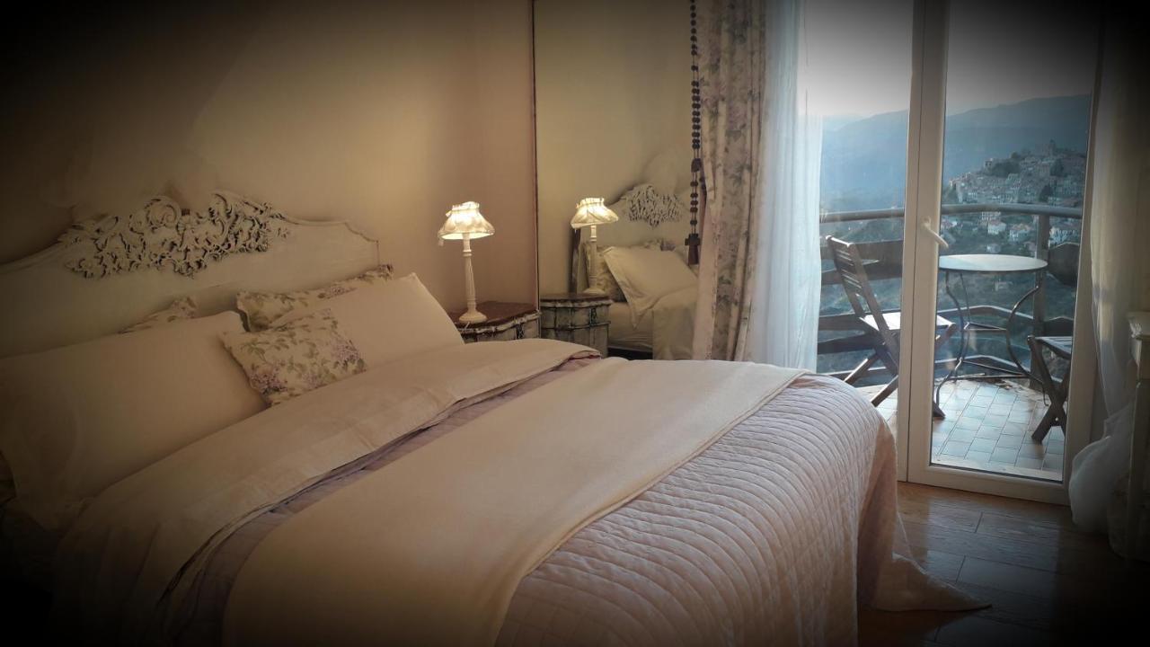 B&B Le Camelie Del Bosco Baiardo Exterior photo